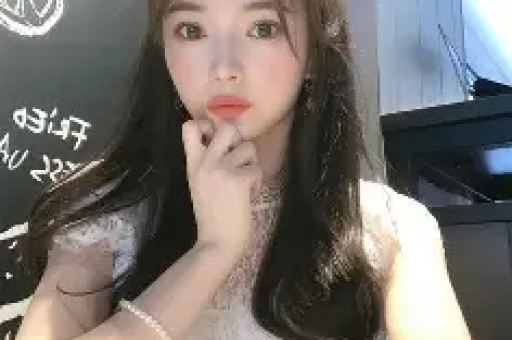 炸裂！司晓迪凌晨甩黑色吊带美照评论区从吃瓜到吐槽吵翻了天